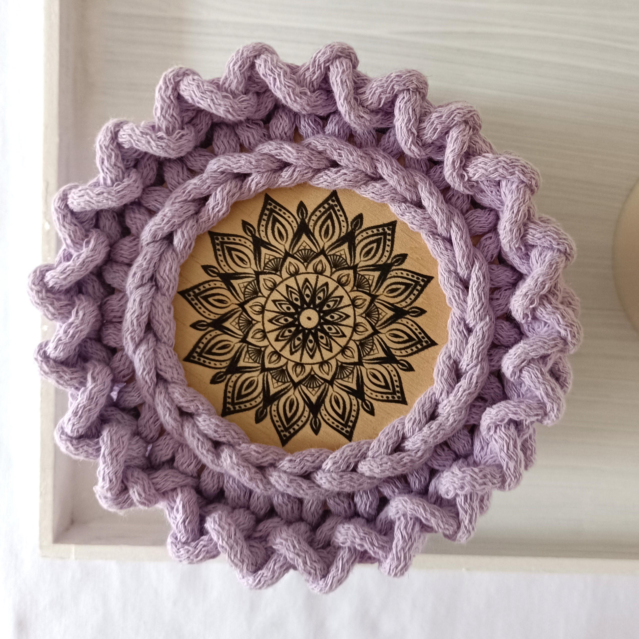 Háčkovaný podtácek mandala III.