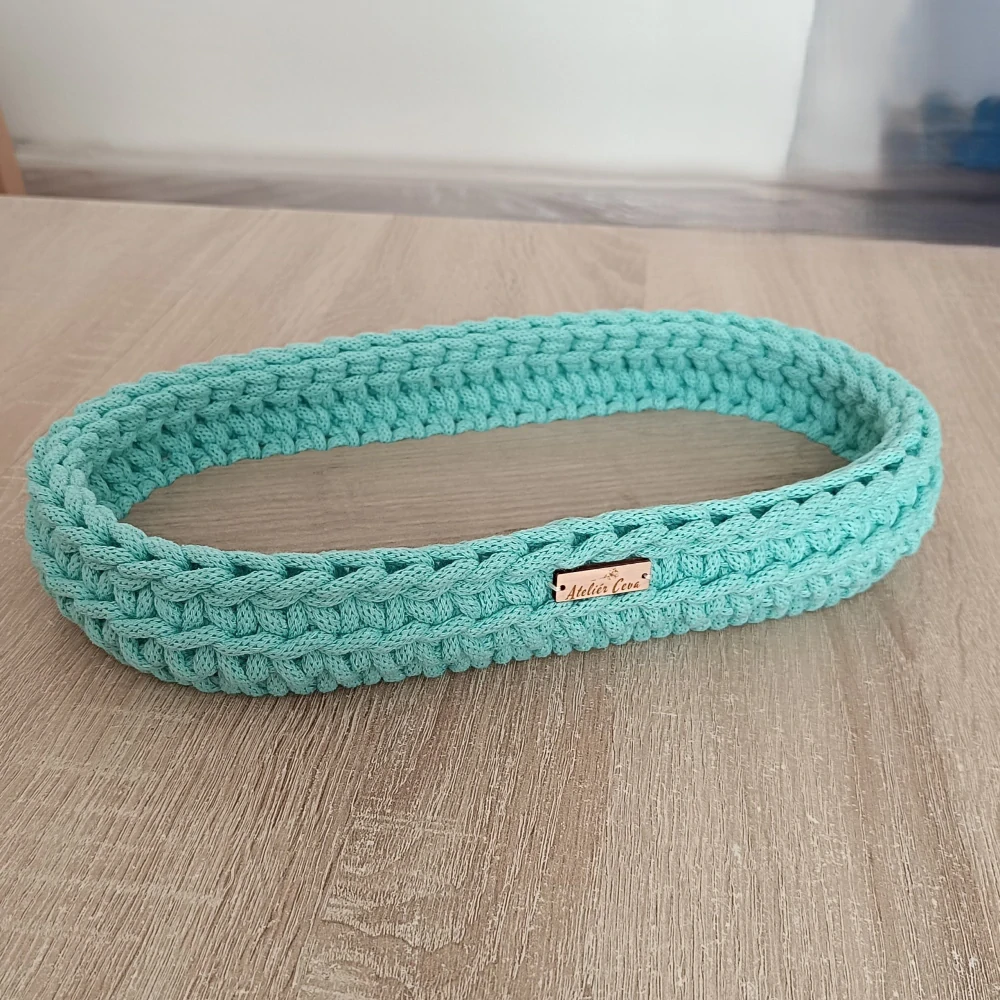 Háčkovaný oválný tác mintový