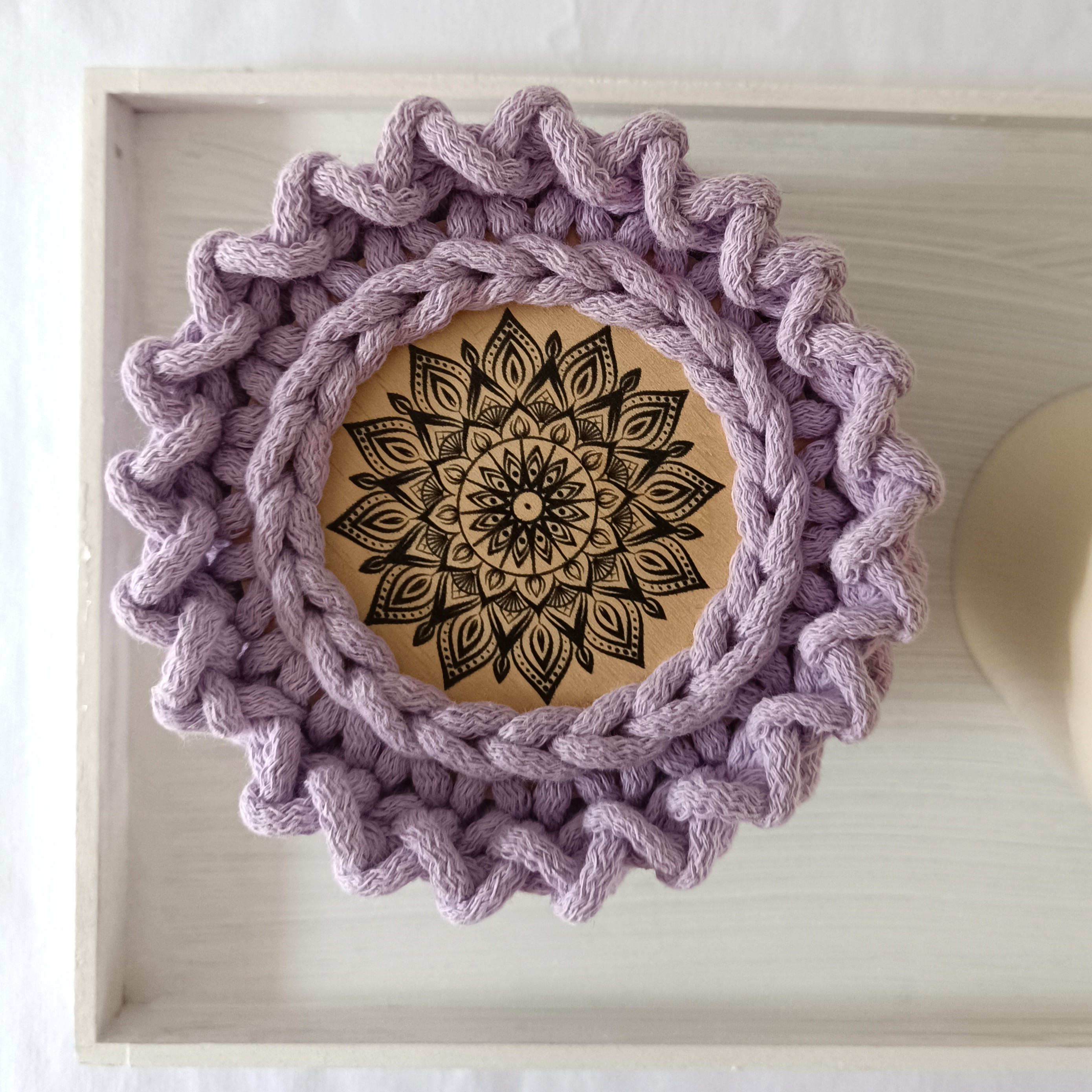 Háčkovaný podtácek mandala III.
