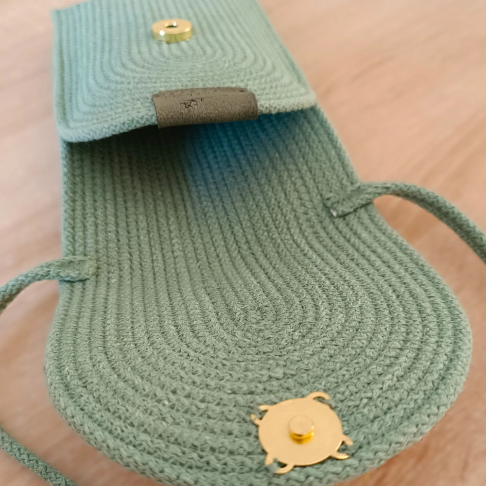 Šitá kabelka na mobil - divoká máta
